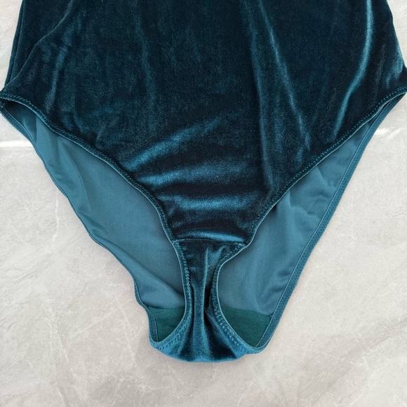 Women’s Gilligan & O’Malley Intimates Velvet Deep V-Neck Strappy Bodysuit Medium - Picture 6 of 16